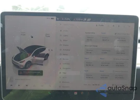 2023 Tesla Model Y Awd/Long Range Dual Motor All-Wheel Drive z USA, uszkodzony, nr VIN 7SAYGDEE2PA121795